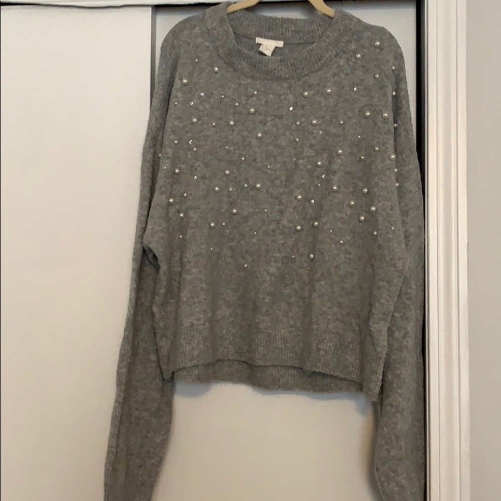 Grey oversized sweater with pearls